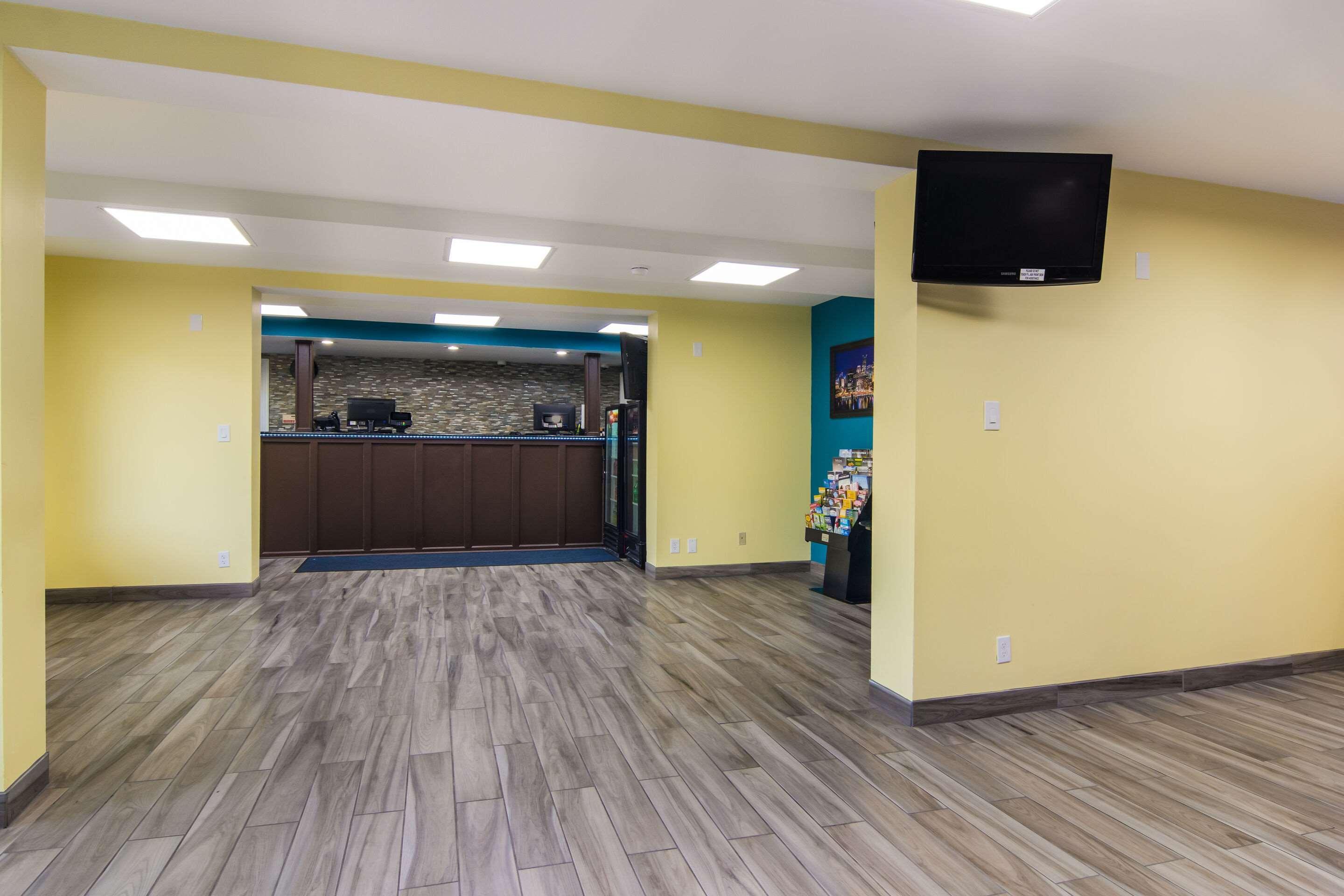Rodeway Inn & Suites Monroeville-Pittsburgh Bagian luar foto