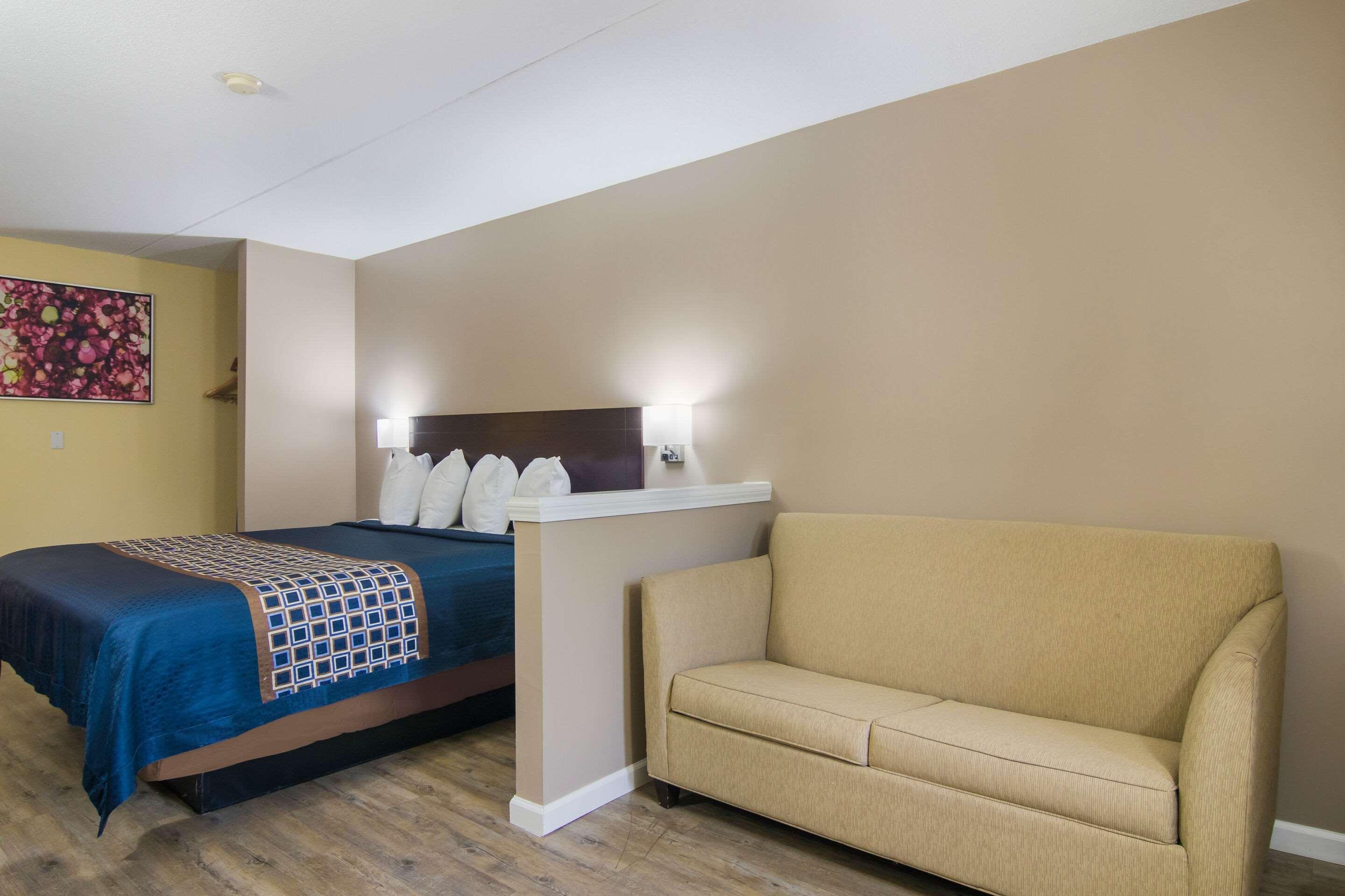 Rodeway Inn & Suites Monroeville-Pittsburgh Bagian luar foto